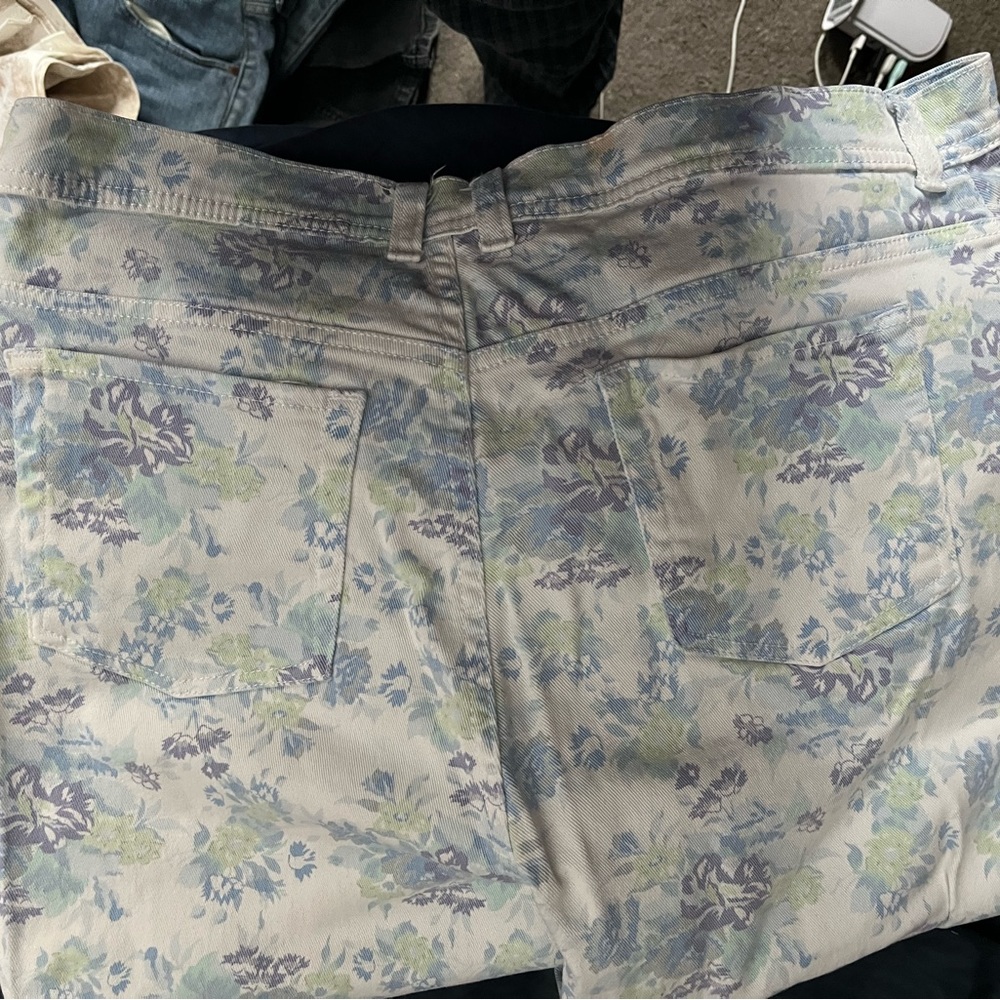 New summer capris, beautiful light pattern